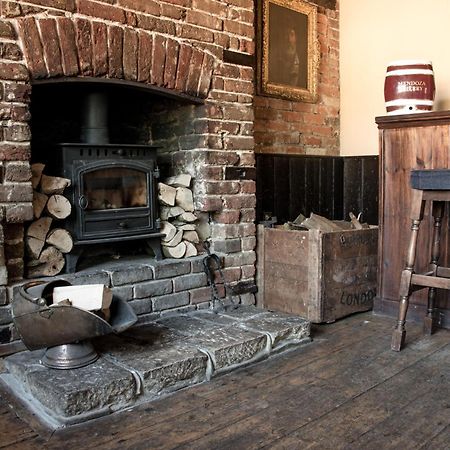 The Dove Inn Micheldever Exteriér fotografie